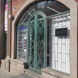 Peluquería Francesa - Fachada y entrada
