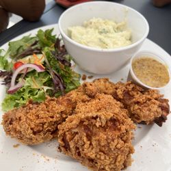 GG's Cafe - Fried chicken and potato salad