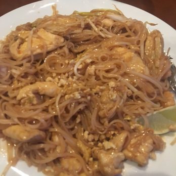 Jin 28 - Chicken Pad Thai - Asian Fusion Near Me - Highwood, Illinois Jin 28 - Chicken Pad Thai - Asian Fusion Near Me - Highwood, Illinois