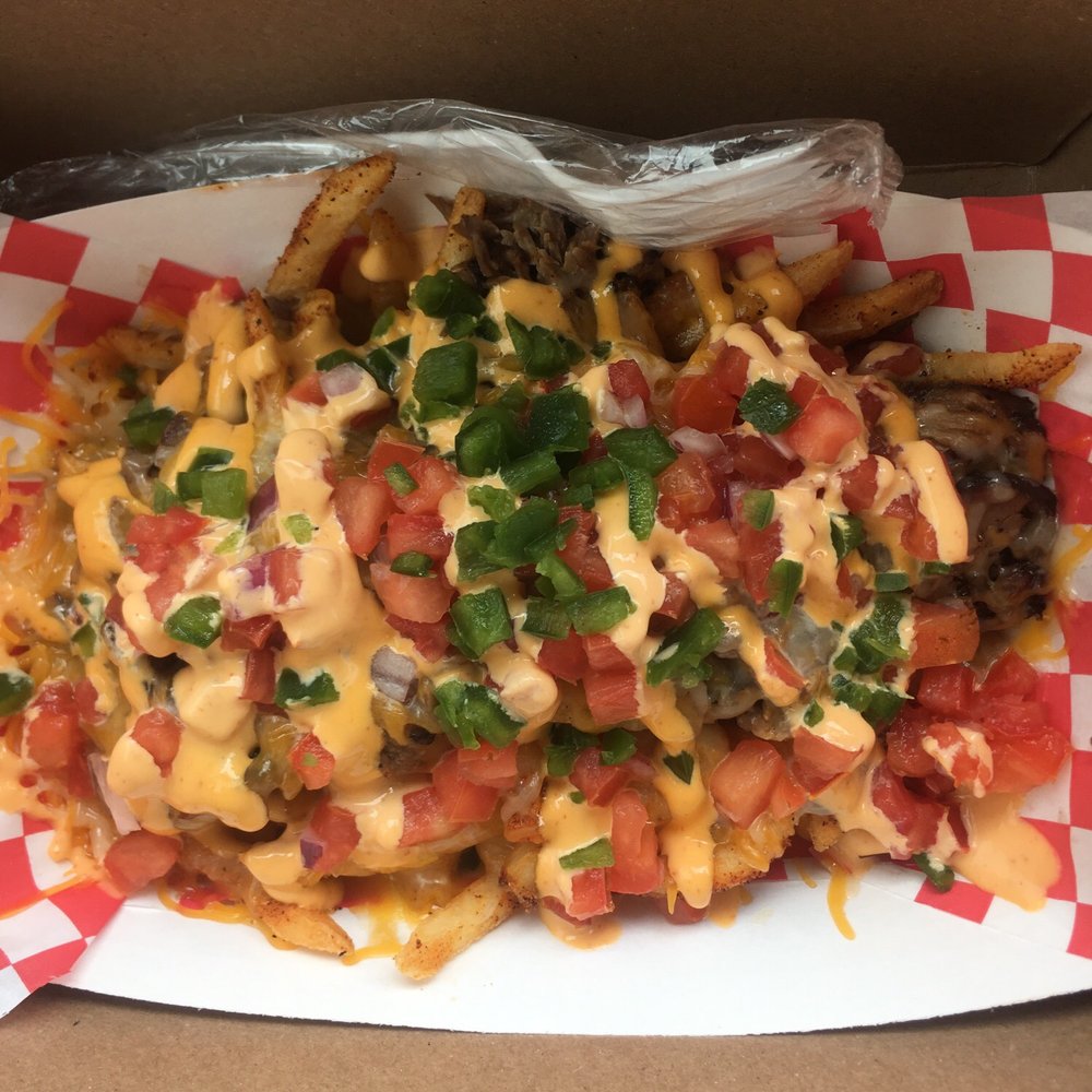 Loaded fries, Cajun style with Sriracha sauce. Yum Loaded fries, Cajun style with Sriracha sauce. Yum