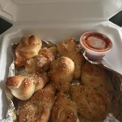 The Cove NY Style Pizzeria - Garlic knots