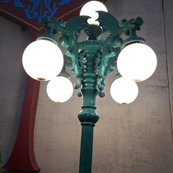 Lino's - Cool Lighting Fixture Outside The Main Door - Pizza Near Me - Rockford, Illinois