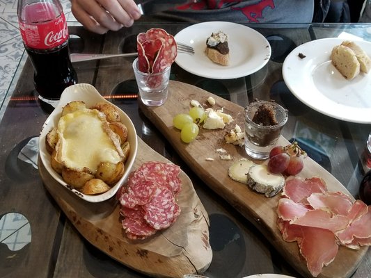 Champagne+Fromage by null