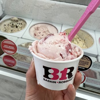 Baskin-Robbins - Very Berry Strawberry - Ice Cream & Frozen Yogurt Near Me - Castro Valley, California Baskin-Robbins - Very Berry Strawberry - Ice Cream & Frozen Yogurt Near Me - Castro Valley, California