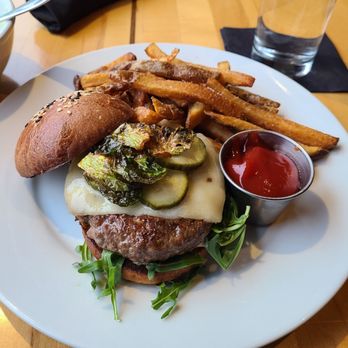 Alba - Farmhouse Burger - American Near Me - Des Moines, Iowa