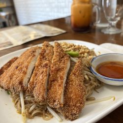 Rice Noodle Thai Eatery - Crispy chicken pad Thai lunch