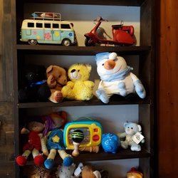 The Thai on Chapel - Toy shelf