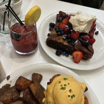 Briarpatch Restaurant - California Benedict and very berry French toast - American Near Me - Winter Park, Florida Briarpatch Restaurant - California Benedict and very berry French toast - American Near Me - Winter Park, Florida
