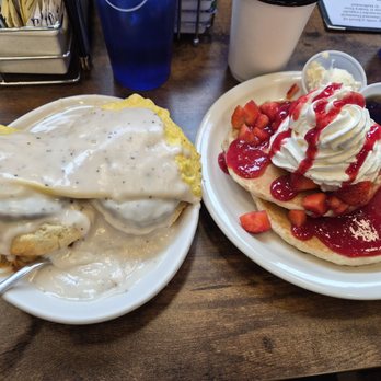 Courtyard Cafe Dells - Breakfast & Brunch Near Me - Wisconsin Dells, Wisconsin Courtyard Cafe Dells - Breakfast & Brunch Near Me - Wisconsin Dells, Wisconsin