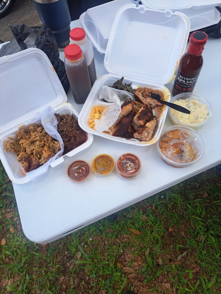 Bethune's BBQ Logo