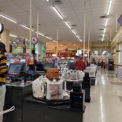 Weis Markets - Self checkout hell. There are no Weis cashiers.