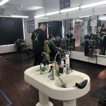 Dente's Barber Shop - Barbers Near Me - Somerville, Massachusetts Dente's Barber Shop - Barbers Near Me - Somerville, Massachusetts