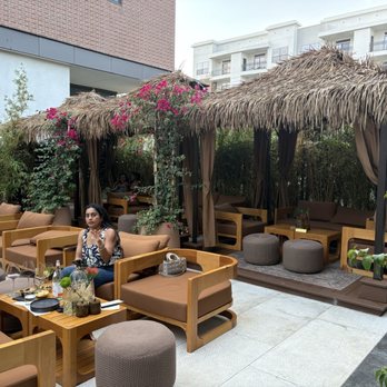 Sante - Outdoor seating - Cocktail Bars Near Me - Houston, Texas
