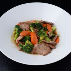 Thai Taim - Beef Broccoli - Stir-fried beef and broccoli, carrot with garlic sauce