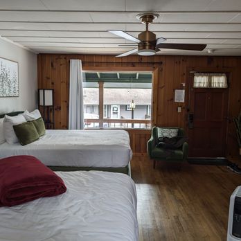Cedarwood Inn - Hotels Near Me - Hendersonville, North Carolina Cedarwood Inn - Hotels Near Me - Hendersonville, North Carolina