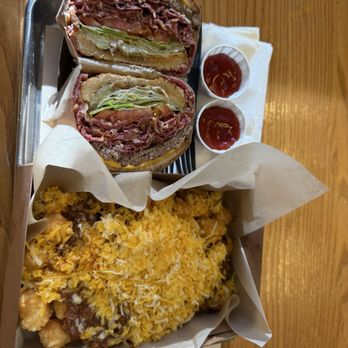Tops Burgers - Pastrami burger Chili cheese fries - Burgers Near Me - Pasadena, California Tops Burgers - Pastrami burger Chili cheese fries - Burgers Near Me - Pasadena, California