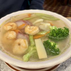 New Cathay Restaurant - War Won Ton with Vegetable Soup
