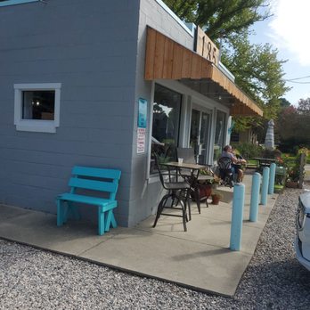 185 - Restaurant front. - American Near Me - Poquoson, Virginia