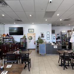 Chinatown Asian Kitchen - Spacious and clean dining room