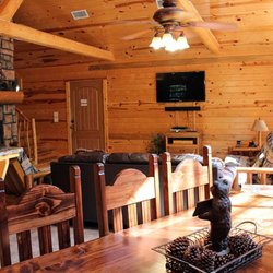 Beavers Bend Log Cabins - Bear's Den