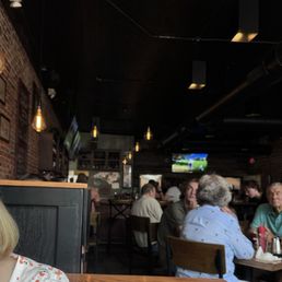 Sunday afternoon lunch crowd. Sunday afternoon lunch crowd.