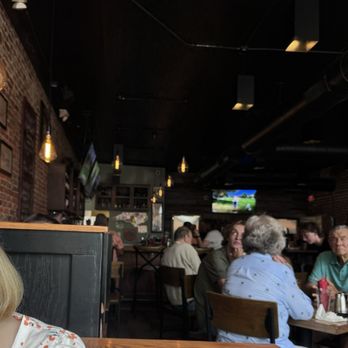 Maxwell's Tavern - Sunday afternoon lunch crowd. - Southern Near Me - Waxhaw, North Carolina Maxwell's Tavern - Sunday afternoon lunch crowd. - Southern Near Me - Waxhaw, North Carolina