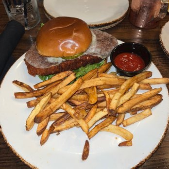 The Pub At 333 - Spicy Fried Chicken Sandwich - Pizza Near Me - Oakmont, Pennsylvania