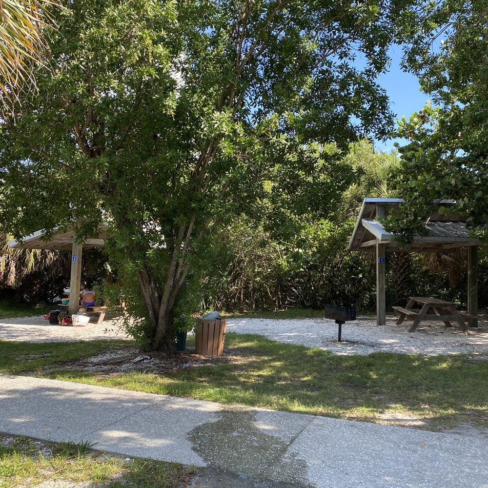 Turtle Beach - Grilling stations - Beaches Near Me