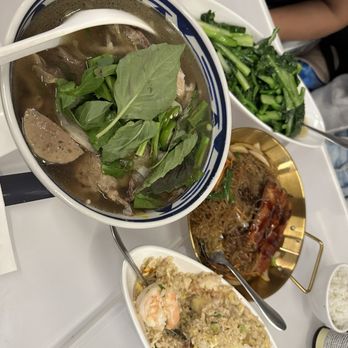 Joy Yee Noodle - Pho, Chinese broccoli, eel japchae, pineapple fried rice - Chinese Near Me - Chicago, Illinois