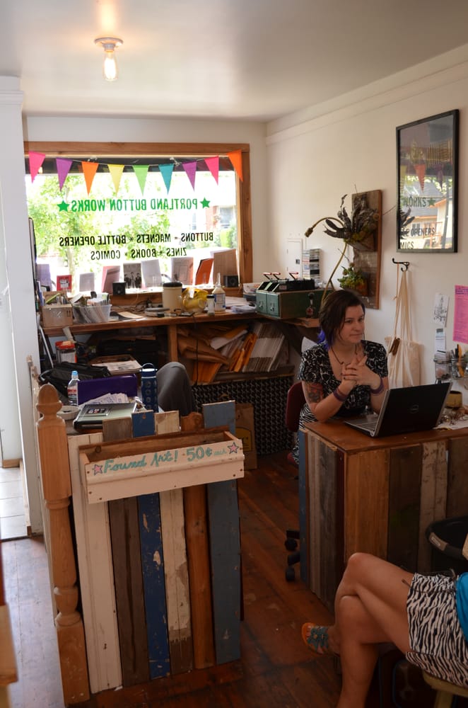 Portland Button Works Logo