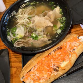 House of Pho - Special Pho (good) and BBQ Pork Banh Mi (bad) - Vietnamese Near Me - Hoffman Estates, Illinois
