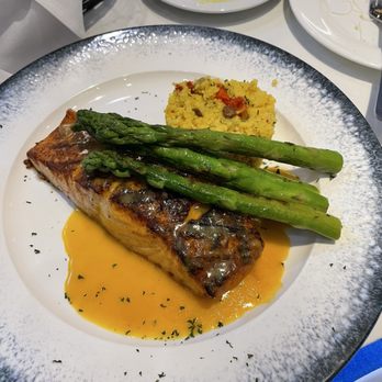 Hampton Inn & Suites Fairfield - Excellent restaurant on site - Hotels Near Me - Fairfield, New Jersey