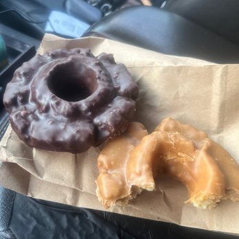Winchell's Donut House - Chocolate and maple bar old fashion lover best donut ever cake like consistency smoothie great texture - Donuts Near Me - Pasadena, California Winchell's Donut House - Chocolate and maple bar old fashion lover best donut ever cake like consistency smoothie great texture - Donuts Near Me - Pasadena, California
