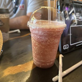 Aromas Coffeehouse & Cafe - Strawberry smoothie - Coffee & Tea Near Me - Williamsburg, Virginia