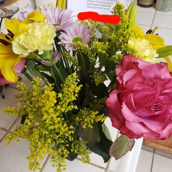 Miracle Flowers - Picture of what was delivered. $78.00 of embarrassment. - Florists Near Me - Folsom, California Miracle Flowers - Picture of what was delivered. $78.00 of embarrassment. - Florists Near Me - Folsom, California