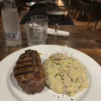 Campobravo - Patagonia Steak cooked perfectly with mashed potatoes with almonds, chives and blue cheese - Steakhouses Near Me - Buenos Aires, C
