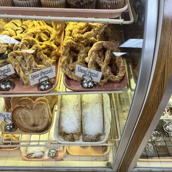 Heidelberg Pastry Shoppe - Bakeries Near Me - Arlington, Virginia