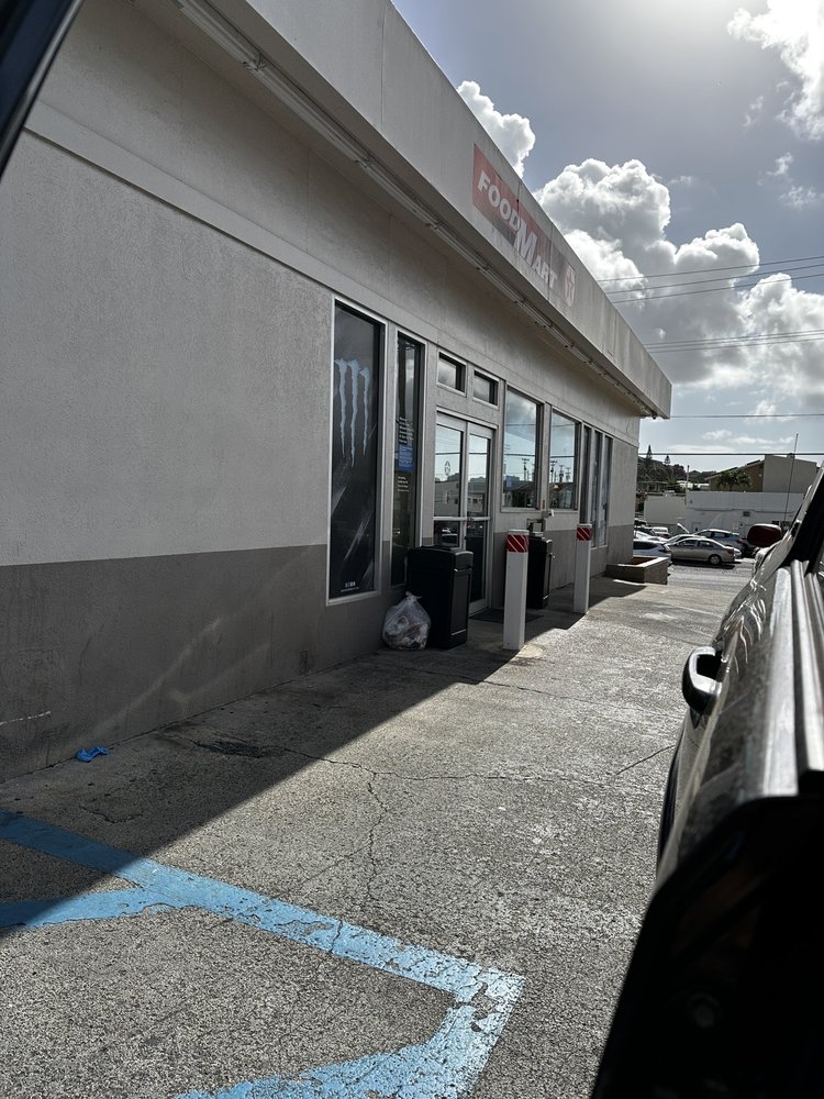 KAPĀLAMA TEXACO Updated April 2024 1402 N School St, Honolulu