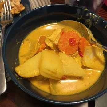 Anchalee Thai Cuisine - Yellow Curry with plenty of stuff!  Little less carrots and onions and more potatoes would be ideal. - Thai Near Me - Berkeley, California