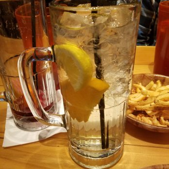 Hooters - White Sangria - American Near Me - Countryside, Illinois
