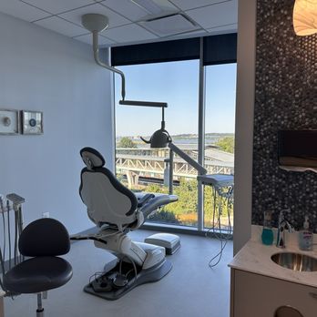 Richard D Gruntz, DDS - Dental chair with an amazing view! - General Dentistry Near Me - Alexandria, Virginia Richard D Gruntz, DDS - Dental chair with an amazing view! - General Dentistry Near Me - Alexandria, Virginia