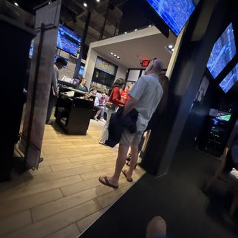 Buffalo Wild Wings - Lots of people waiting - Sports Bars Near Me - Simi Valley, California Buffalo Wild Wings - Lots of people waiting - Sports Bars Near Me - Simi Valley, California