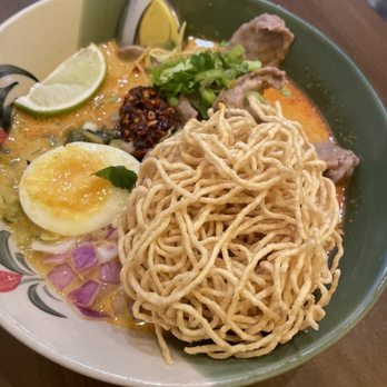 DAKZEN - Thai Near Me - Somerville, Massachusetts