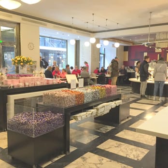 Karl Fazer Café - Candy section - Coffee & Tea Near Me - Helsinki, 18
