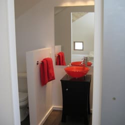 Dutch Lake Farm Guest House - Guest House full bathroom with tub and shower.