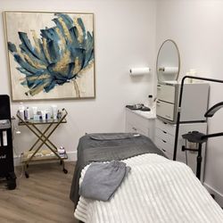 Fireflies Salon And Med Spa