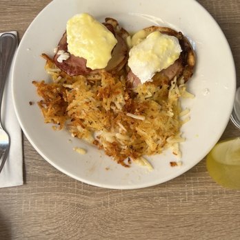 Shorehouse Kitchen - Classic Benedict - Breakfast & Brunch Near Me - Carlsbad, California Shorehouse Kitchen - Classic Benedict - Breakfast & Brunch Near Me - Carlsbad, California