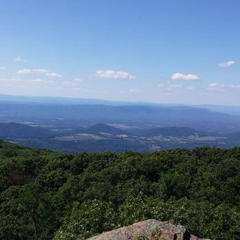 Mount Marshall Trailhead - First rock top view. - Hiking Near Me - Front Royal, Virginia