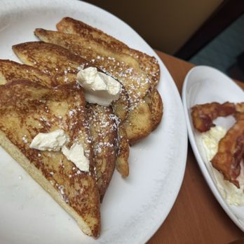 Cromwell Diner - French Toast Eggs Bacon - Diners Near Me - Cromwell, Connecticut Cromwell Diner - French Toast Eggs Bacon - Diners Near Me - Cromwell, Connecticut