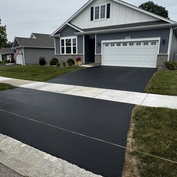 AM Sealers - Seal-coated house - Masonry/Concrete Near Me - Bartlett, Illinois AM Sealers - Seal-coated house - Masonry/Concrete Near Me - Bartlett, Illinois
